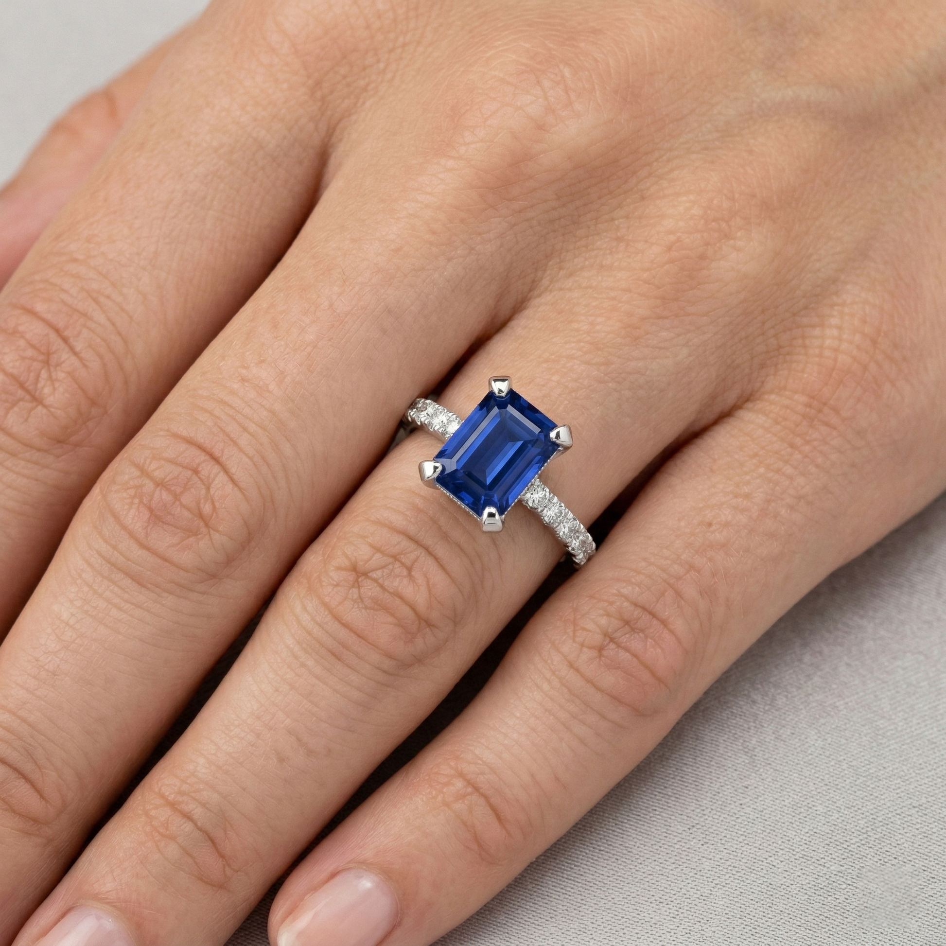 echter round diamant 3Karat ring auf Weiß