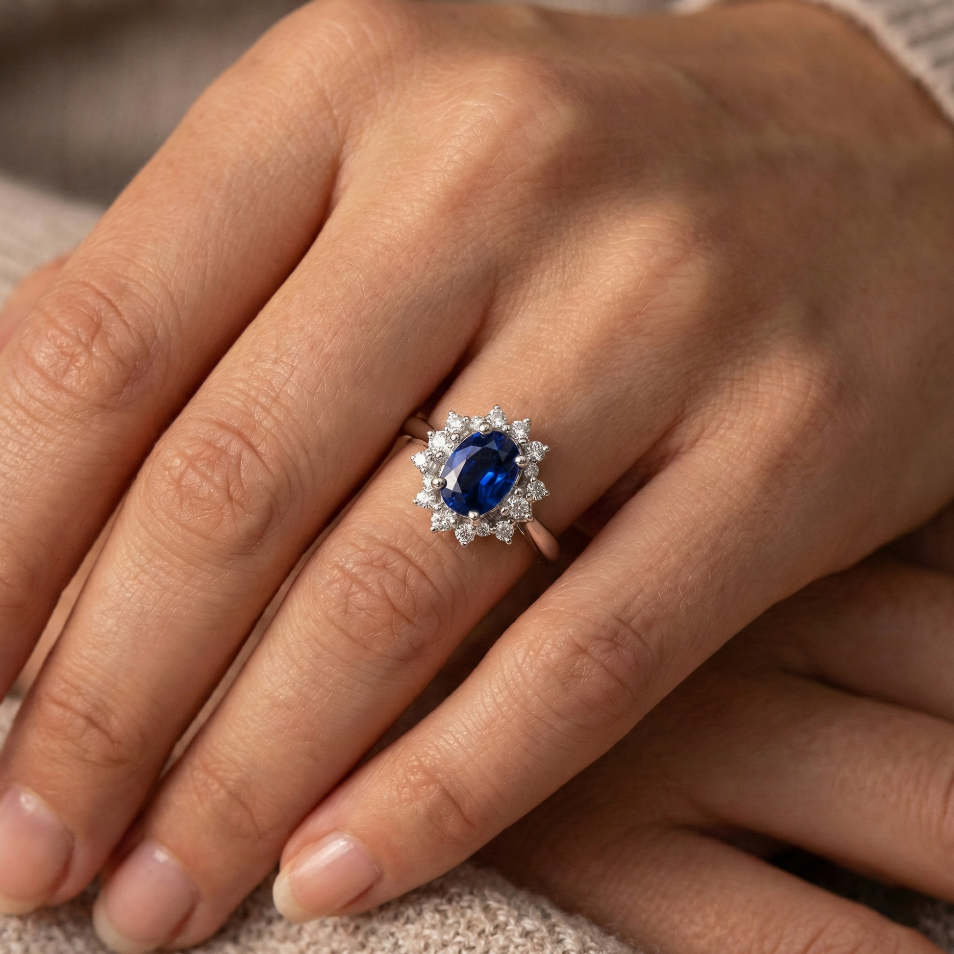 echter oval diamant 3Karat ring auf Weiß