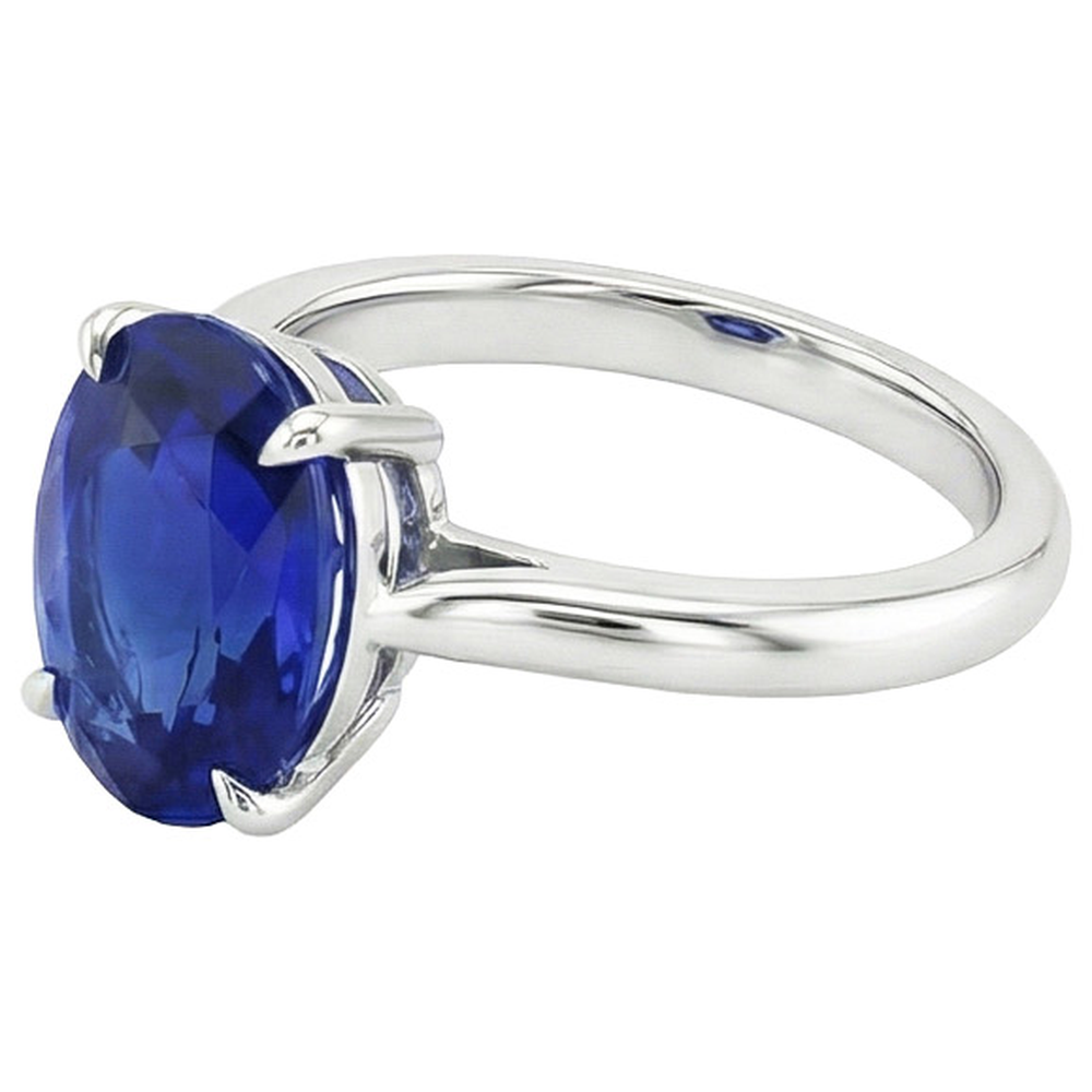 echter oval diamant 4Karat ring auf Weiß