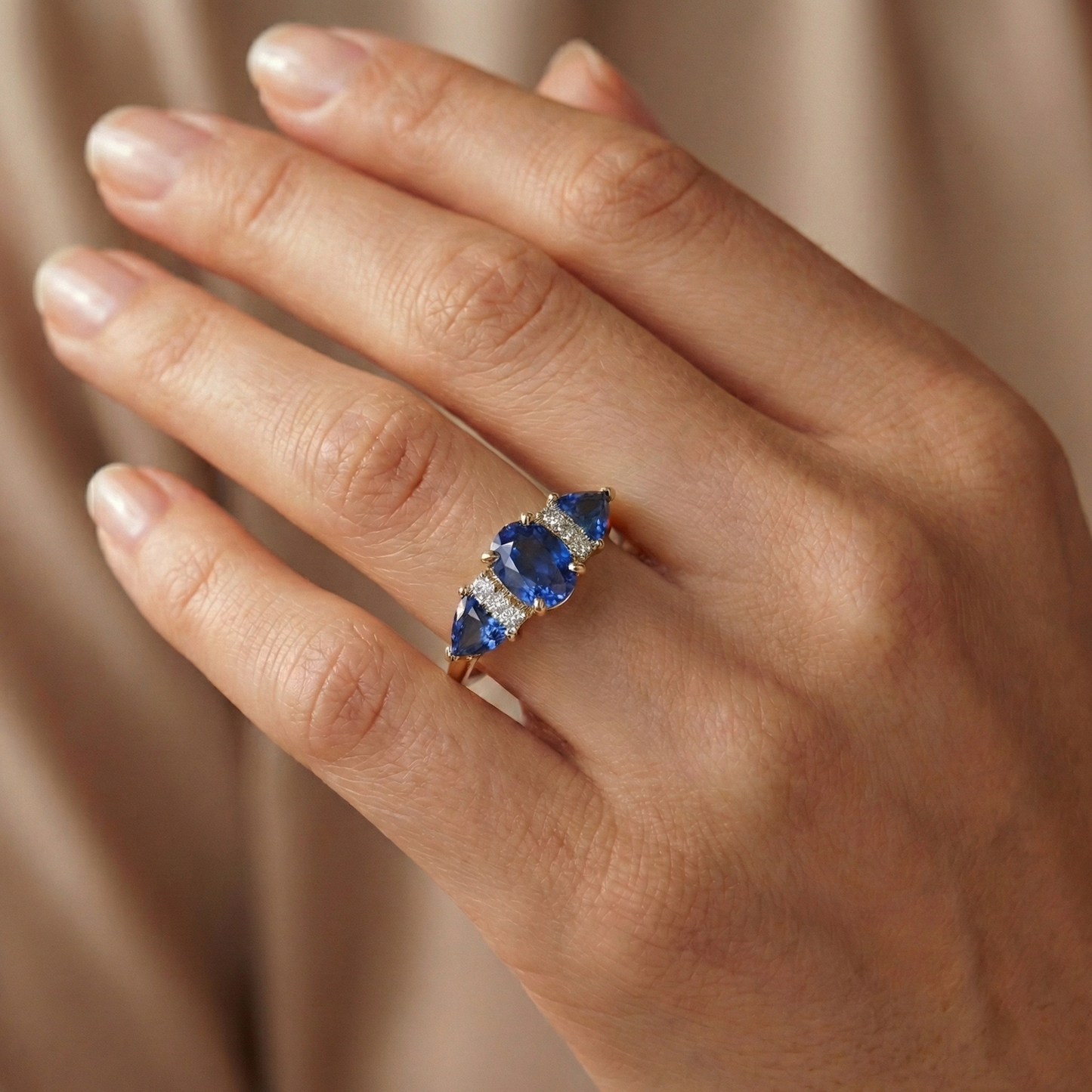 echter oval diamant 4.26Karat ring auf Weiß