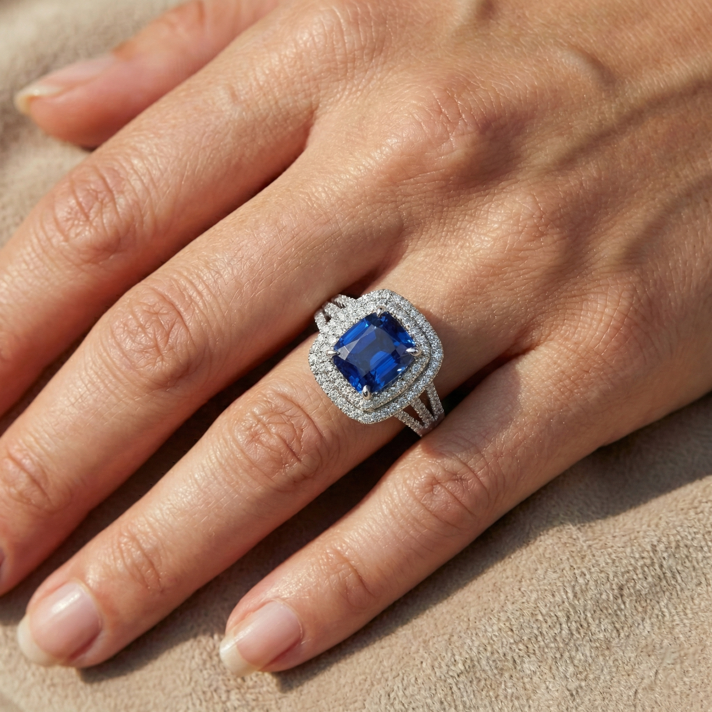 echter round diamant 4.50Karat ring auf Weiß