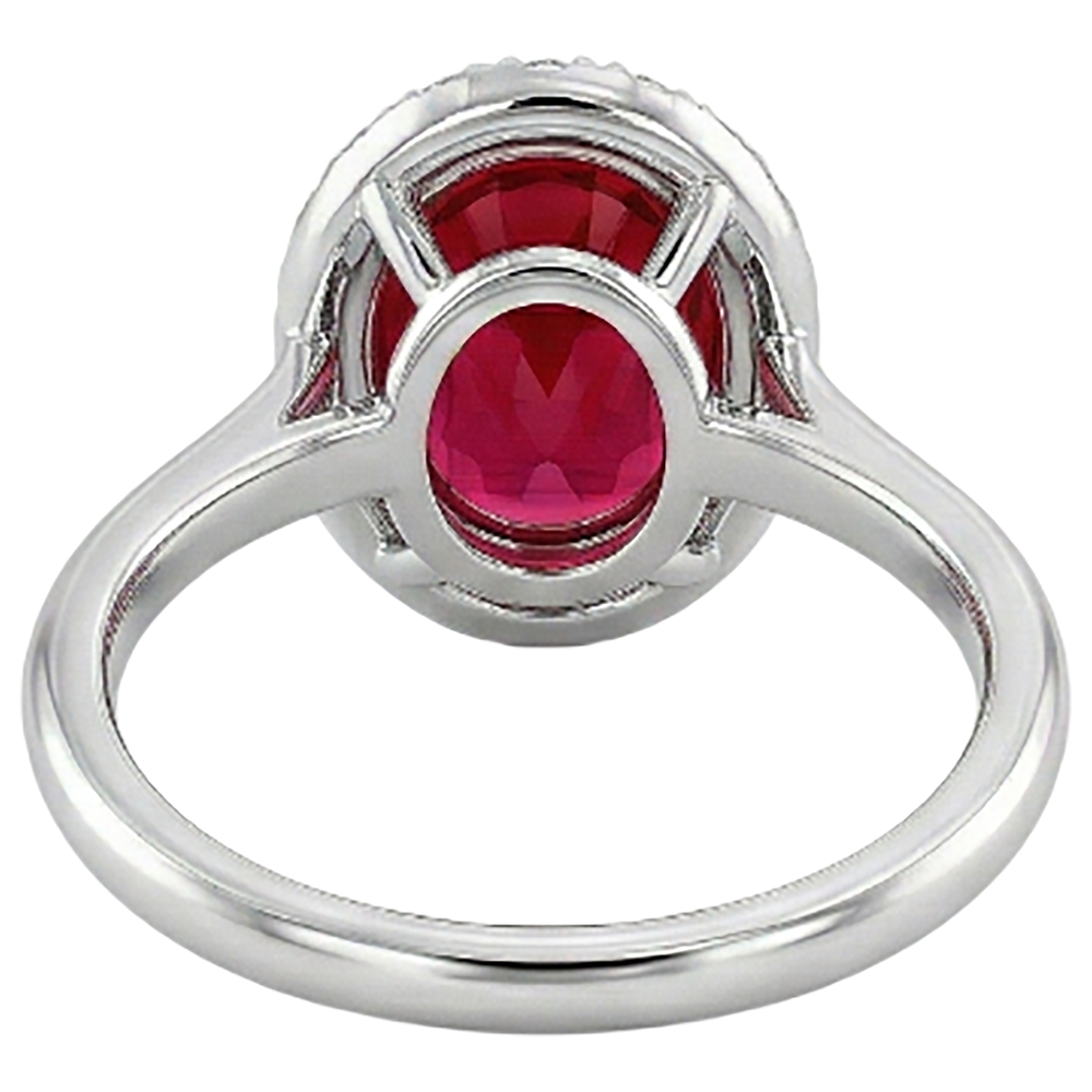 echter oval rubin 4.55Karat ring auf Weiß