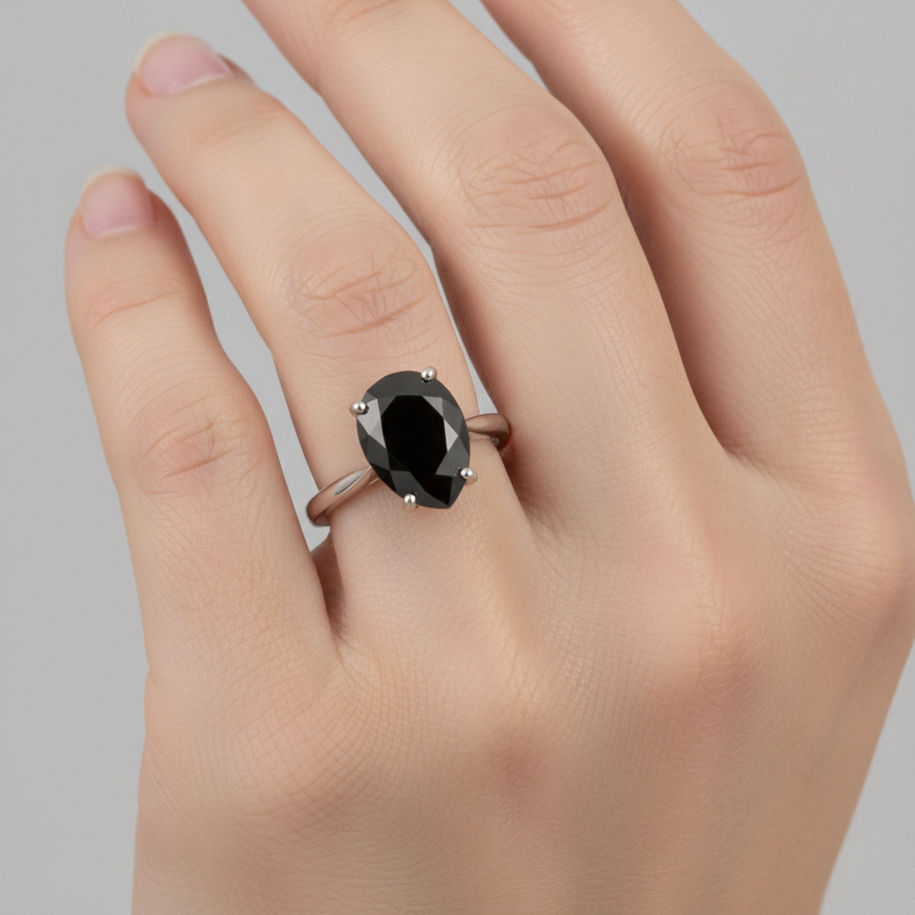 Schwarzer Diamantschmuck – Echter 5-Karat-Solitärring im Tropfenschliff mit Messerkante aus 14 Karat Weißgold