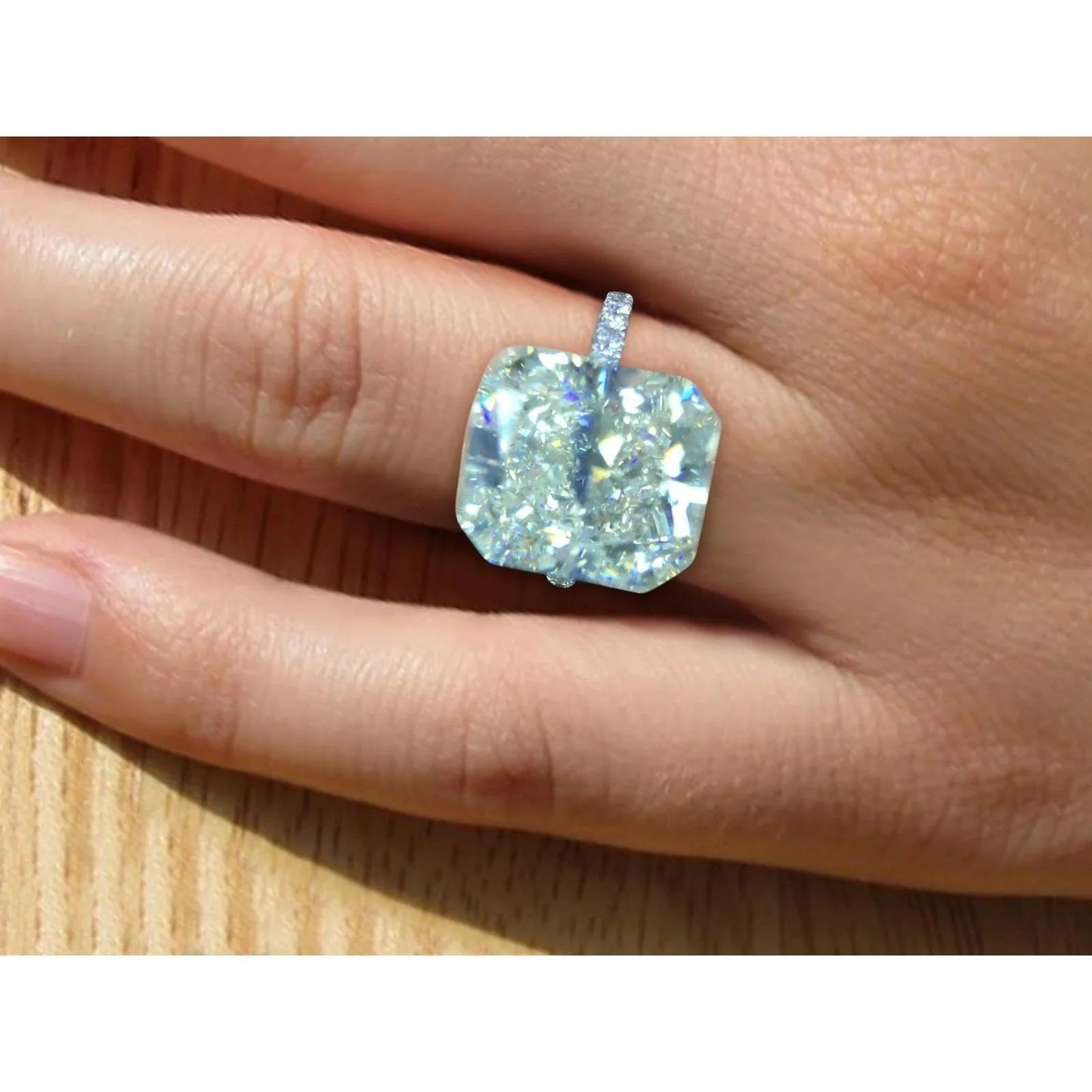 8 Karat Strahlender Echt Diamantring