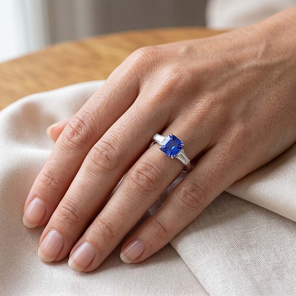 Baguette Natürlicher Diamant ( nicht im Labor gezüchtet ) 3 Steine Ring Asscher Schliff Blauer Saphir 2.50 Karat