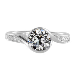 Jubiläumsband Diamant Solitär mit Seitensteinen 1,50 Karat – 14K