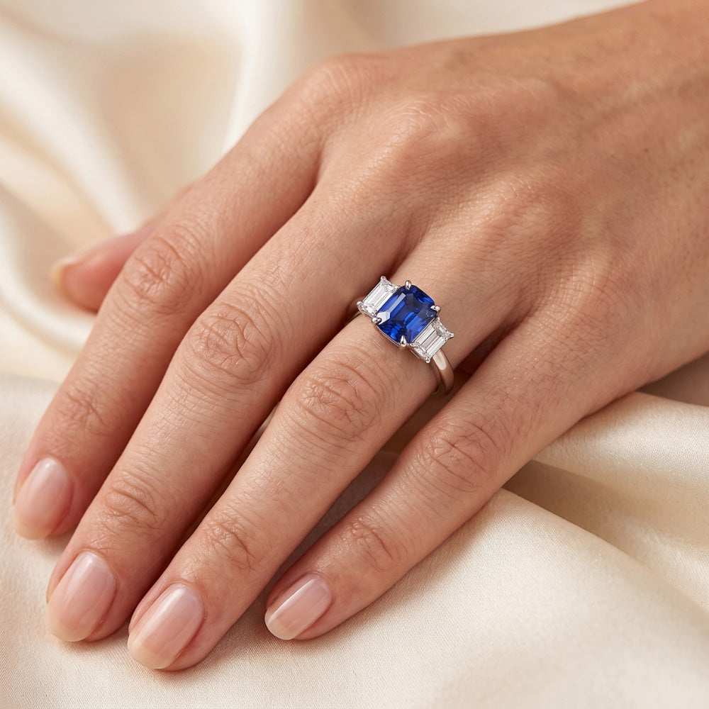 Blauer Saphir-Verlobungsring 3 Steine 2 Karat Natürlicher Diamant ( nicht im Labor gezüchtet )en im Smaragdschliff