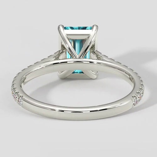 Bläulicher Paraiba-Turmalin mit Diamantband