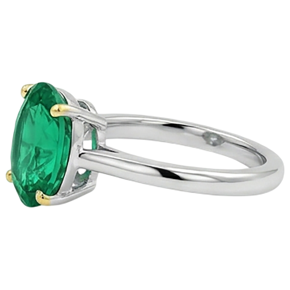 Edler Smaragd Oval-Schliff Farbstein-Ring in 14 Karat Zweifarbig Gold – Draufsicht