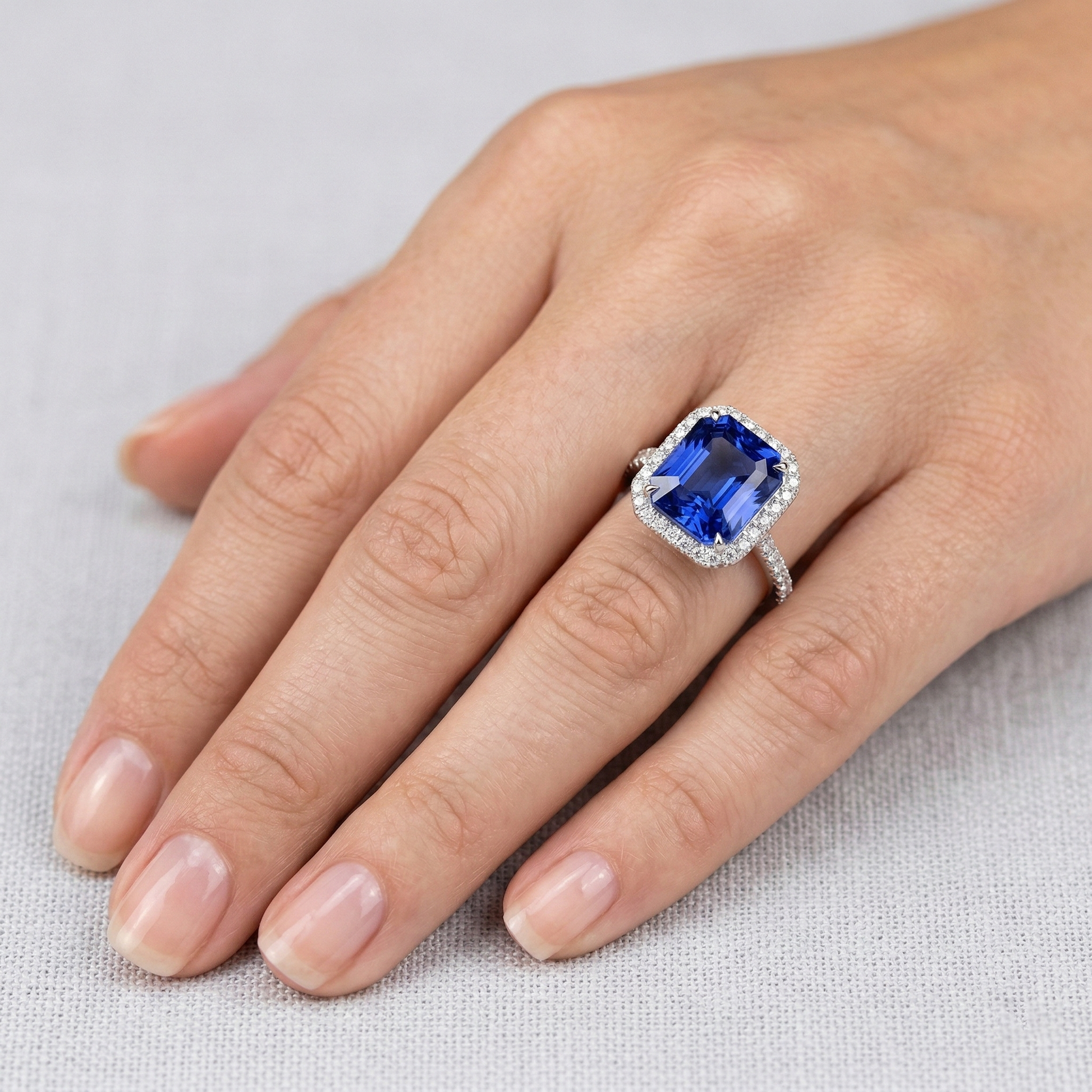 echter round diamant 5Karat ring auf Weiß