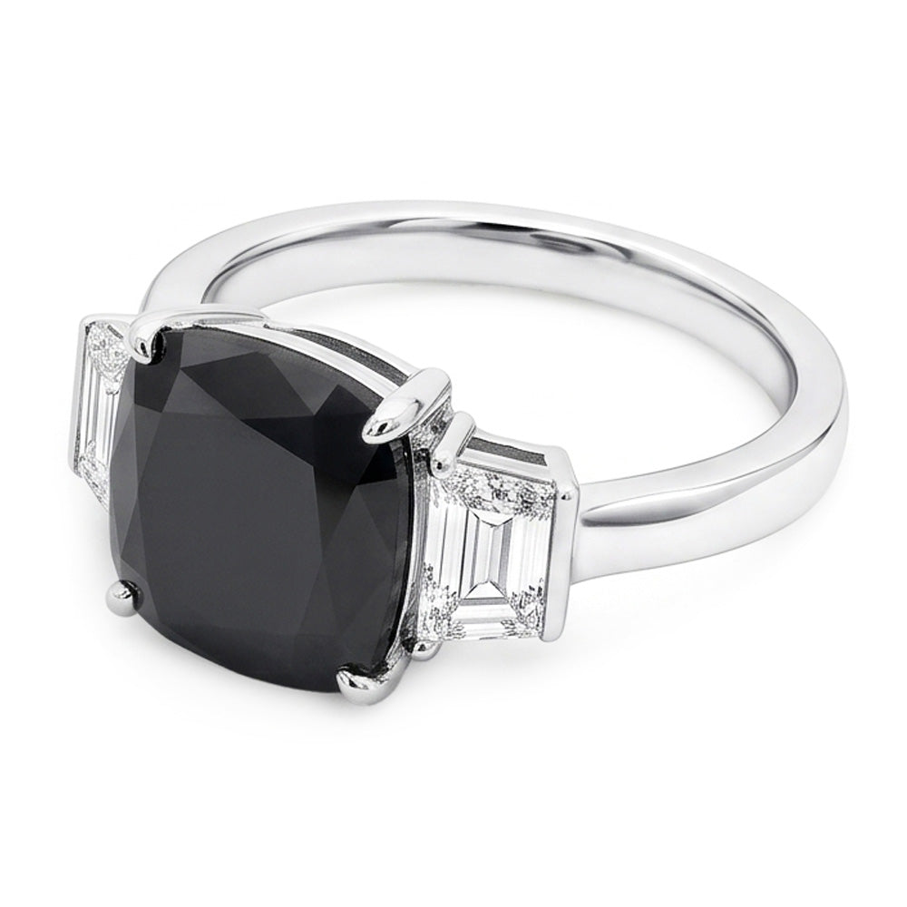 Verlobungsring mit dunklem Diamant 4,6 Karat Echter Kissenschliff Schwarzes Trapez Drei-Stein 14 Karat Weißgold