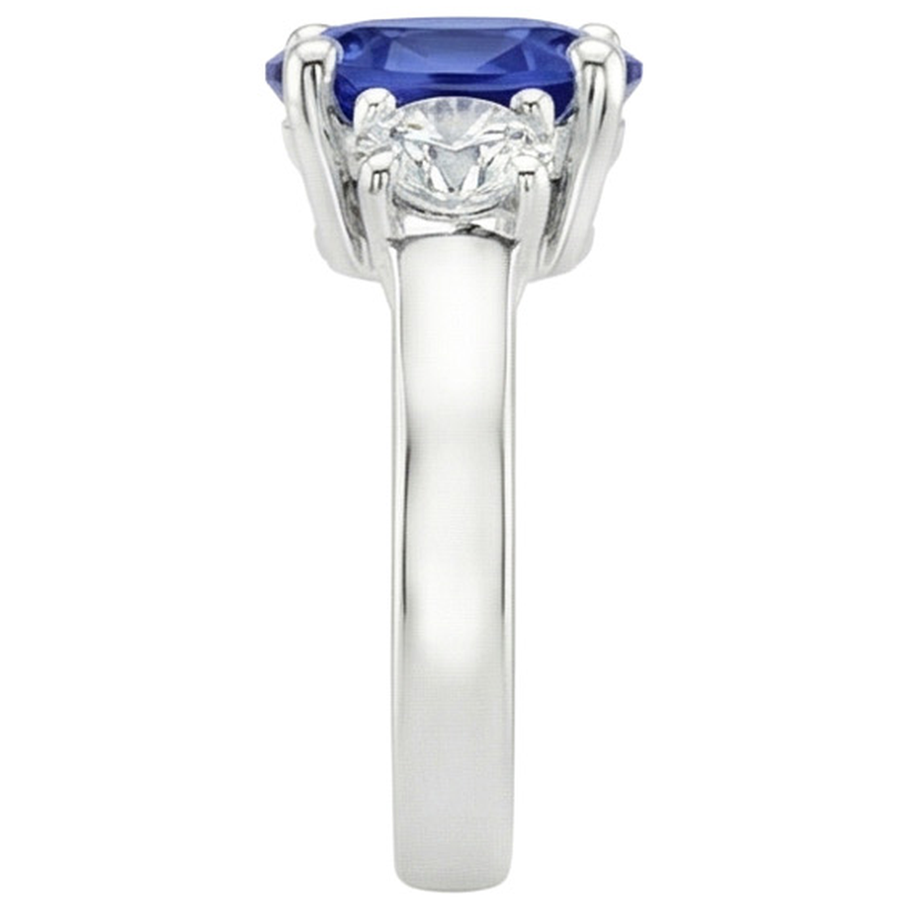 echter oval diamant 2.50Karat ring auf Weiß