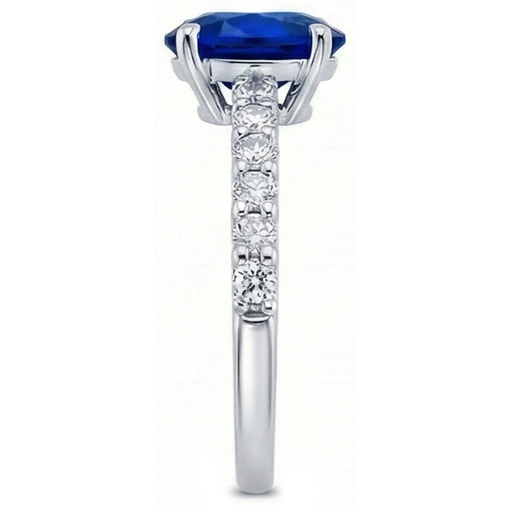 echter oval diamant 4.50Karat ring auf Weiß