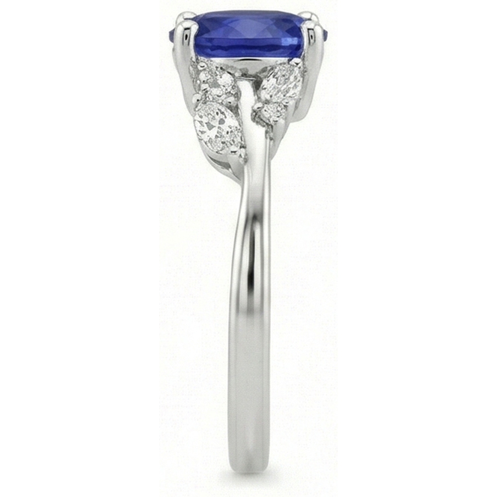 echter oval diamant 4Karat ring auf Weiß