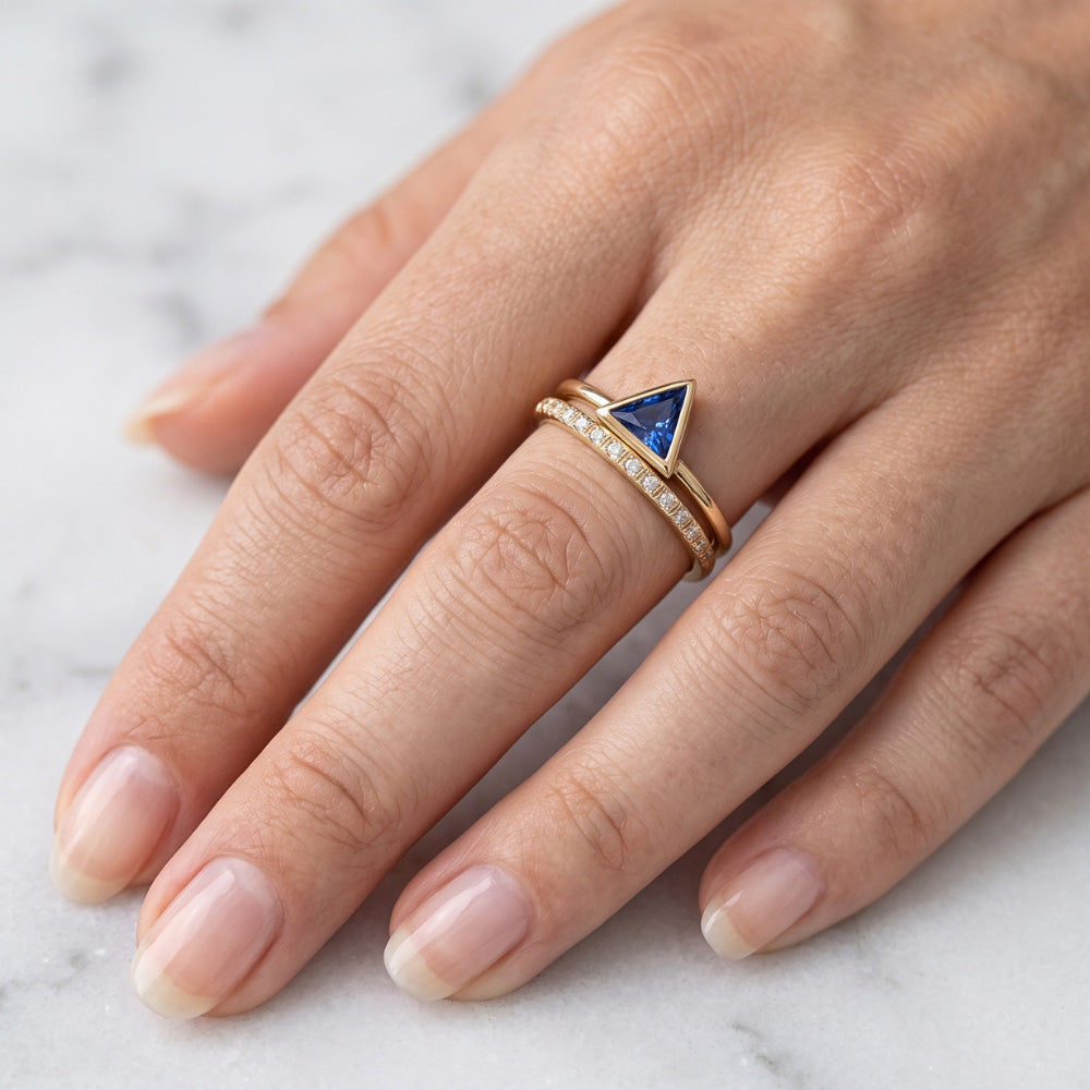 Edelstein Ring Trillion Lünette Set Blauer Saphir 1 Karat Natürlicher Diamant ( nicht im Labor gezüchtet )en Gold