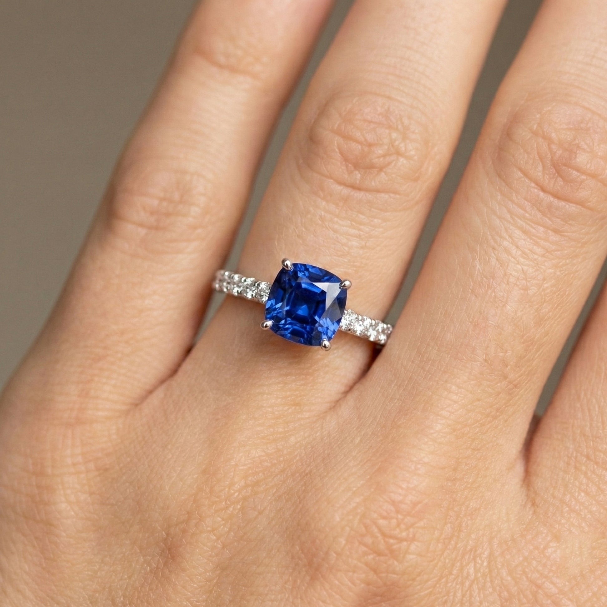 echter round diamant 2.50Karat ring auf Weiß