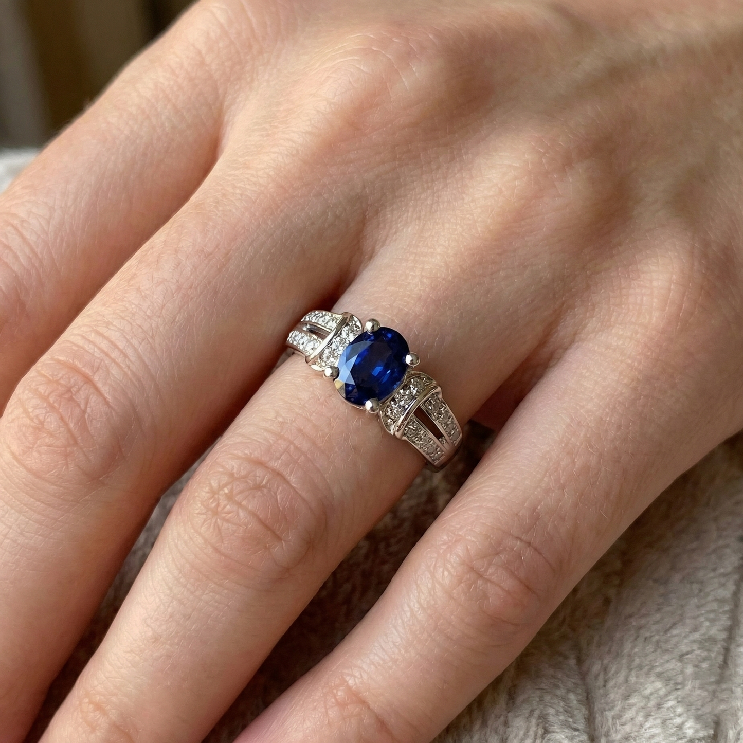 echter oval diamant 1Karat ring mit Diamantbesatz