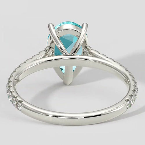 Eleganter Paraiba-Ring im Tropfenschliff mit Pavé