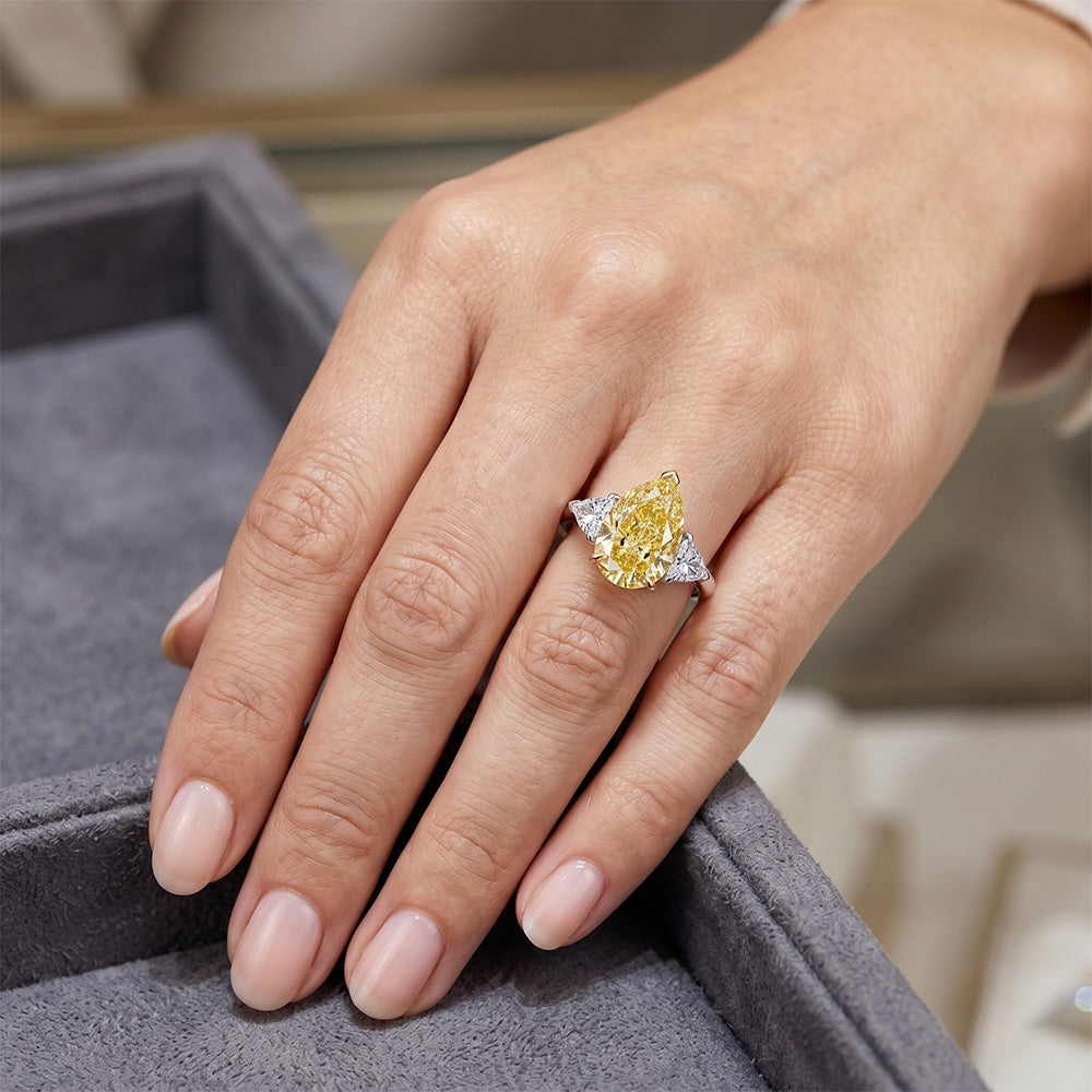 Exquisiter Drei-Stein-Ring mit VVS Kanariengelber Diamant – 3