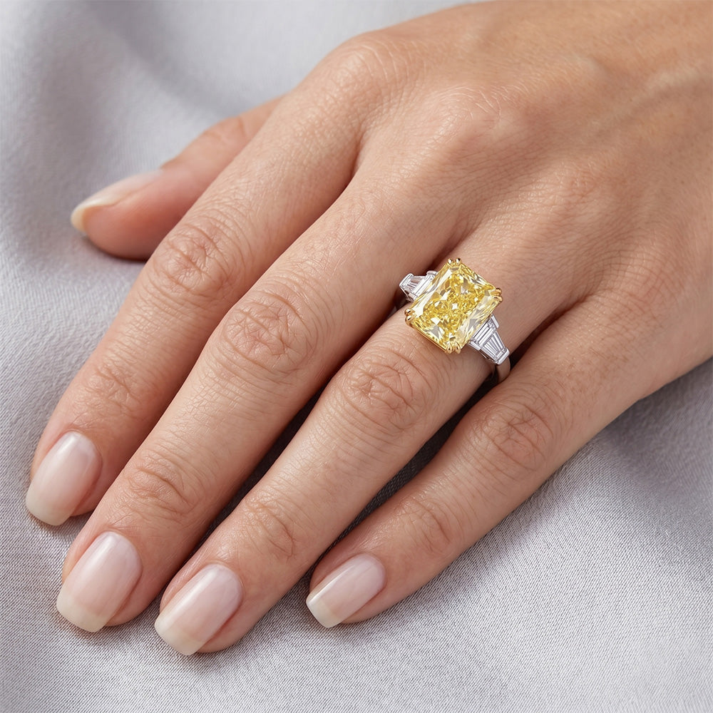 Fancy Gelber Diamant Drei-Stein-Ring – VVS 5 Karat Bicolor 14K