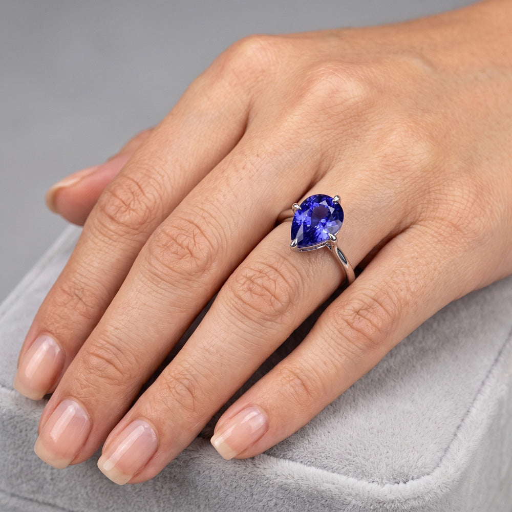 Farbstein-Ring 14 Karat Weißgold – Blauer Saphir Birnen-Schliff