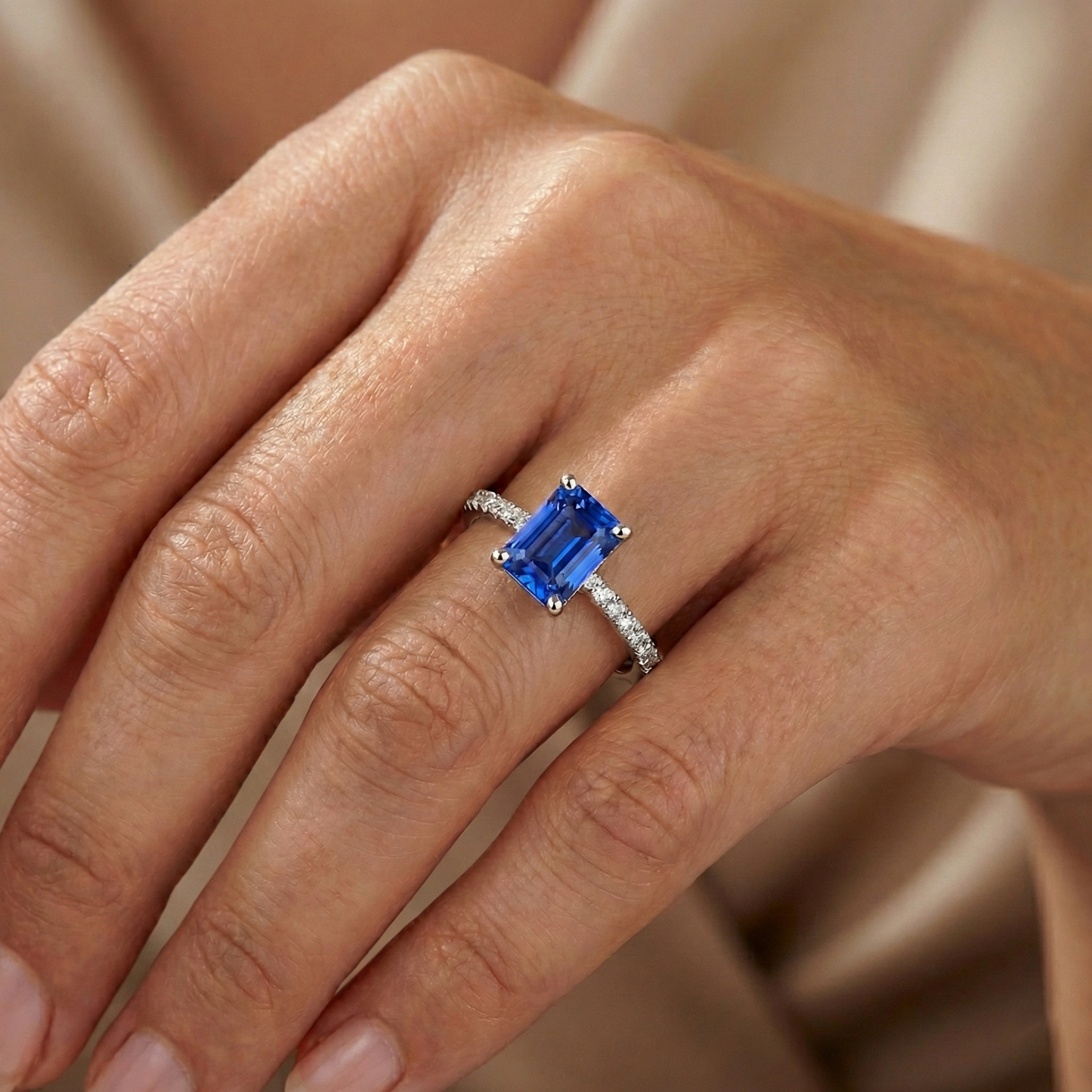 echter radiant diamant 3Karat ring auf Weiß