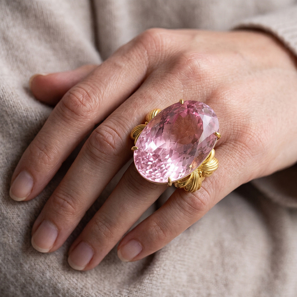 Großer Oval Cut Pink Kunzit Edelstein Ring 30 Ct. Gelbgold 14K