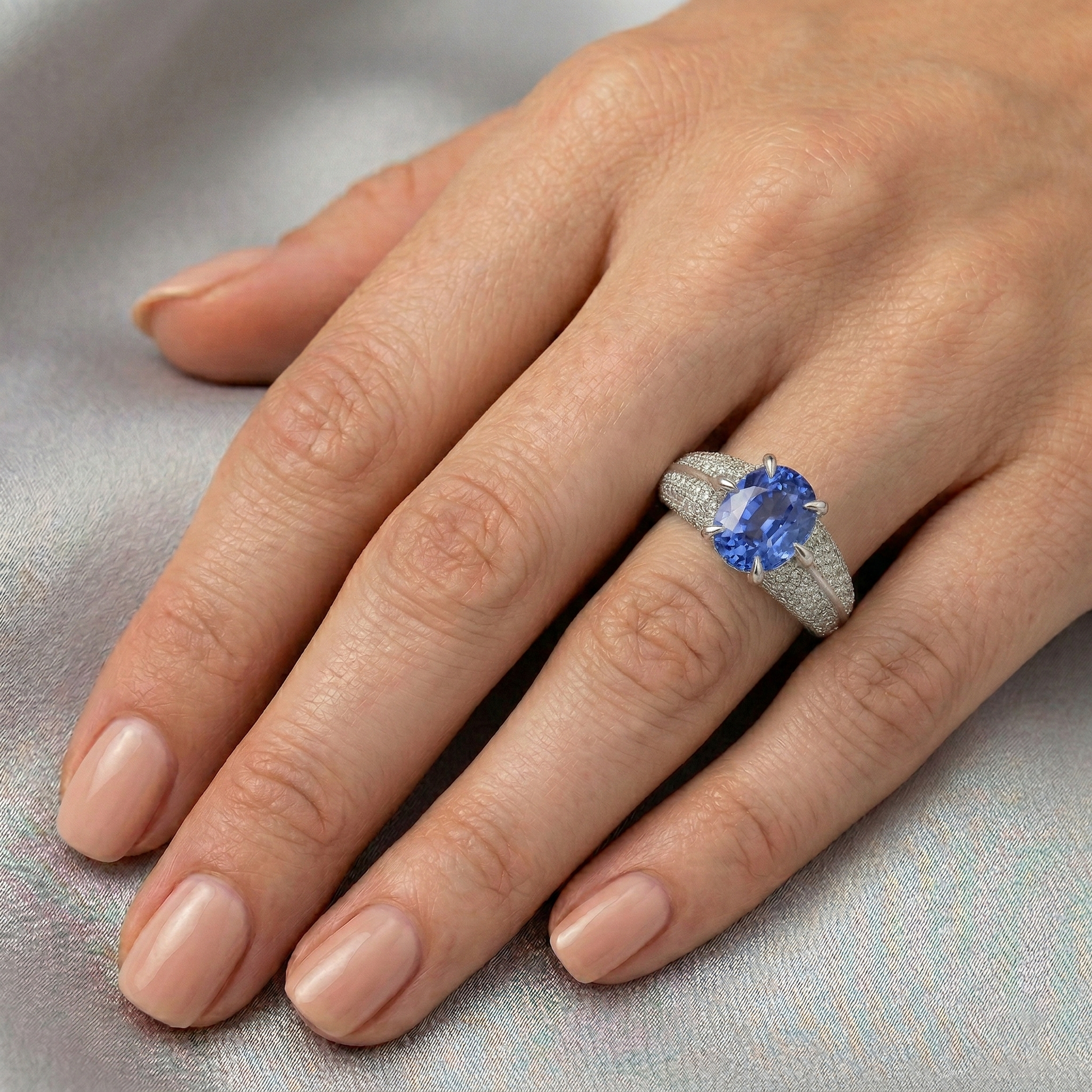 echter oval saphir 2.50Karat ring mit Diamantbesatz