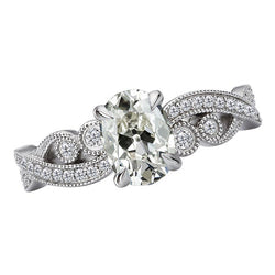 Old Mine Cut Diamant Solitär mit Seitensteinen in 14 Karat