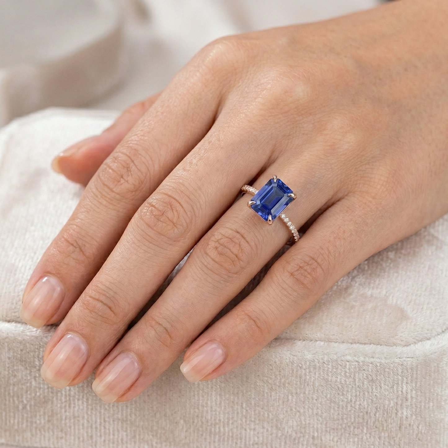 Natürlicher Diamant ( nicht im Labor gezüchtet ) Solitaire Ring Akzente Smaragdschliff Ceylon Saphir 4,50 Karat