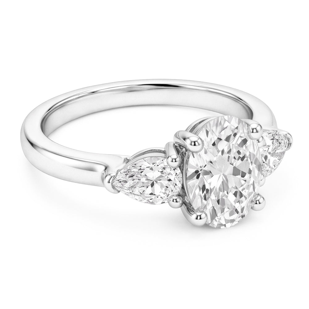 Oval Diamant Dreisteinring in 14 Karat Weißgold – 4,50 Karat