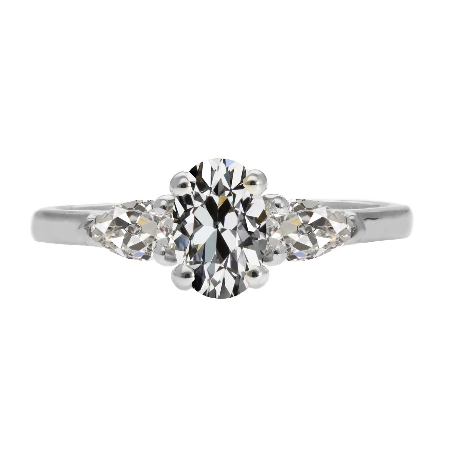 Diamant Oval Dreisteinring in 14 Karat Weißgold – Hauptansicht