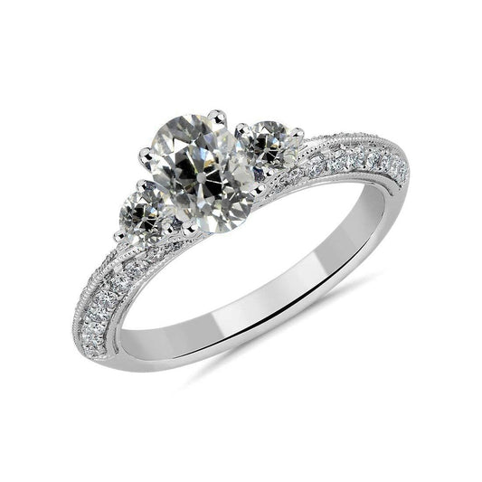 Ovaler Alter Minenschliff Natürliche Diamantring Mit 3 Steinen 4,75 Karat Milgrain Shank