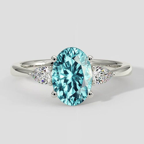 Ovaler Paraiba-Ring mit drei Steinen