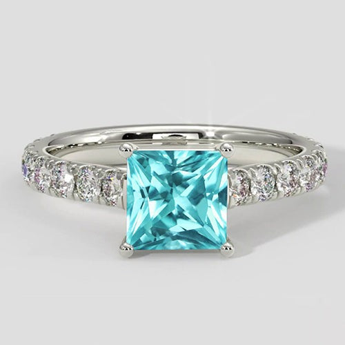 Paraiba-Ring mit Pavé-Diamanten und Kissenfassung