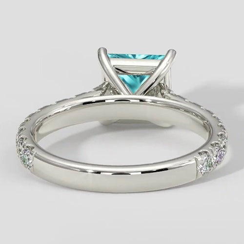 Paraiba-Ring mit Pavé-Diamanten und Kissenfassung