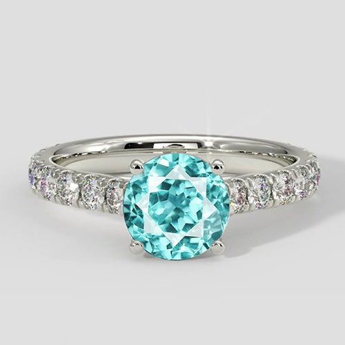 Paraiba-Turmalin-Solitär mit Diamant-Pavé-Band