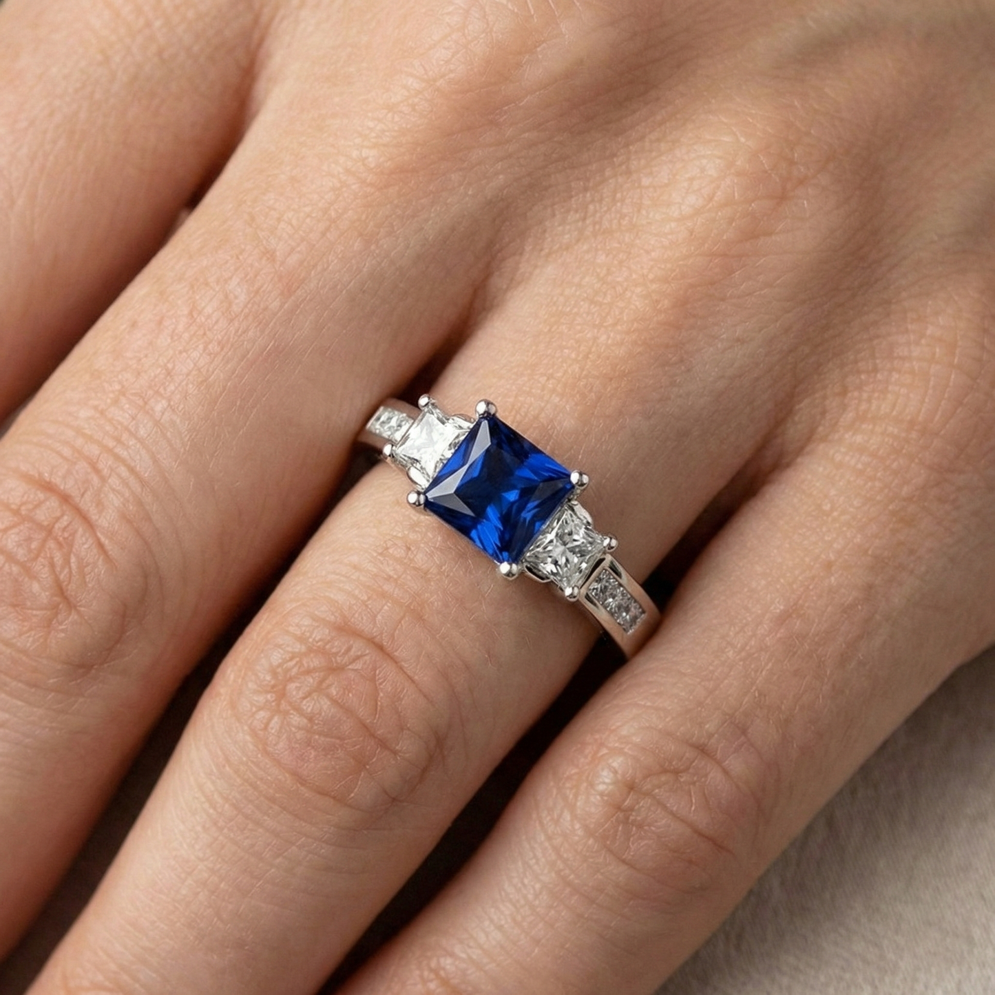 Princess Cut 2,85 ct Saphir und Diamanten Ehering Weißgold 14K