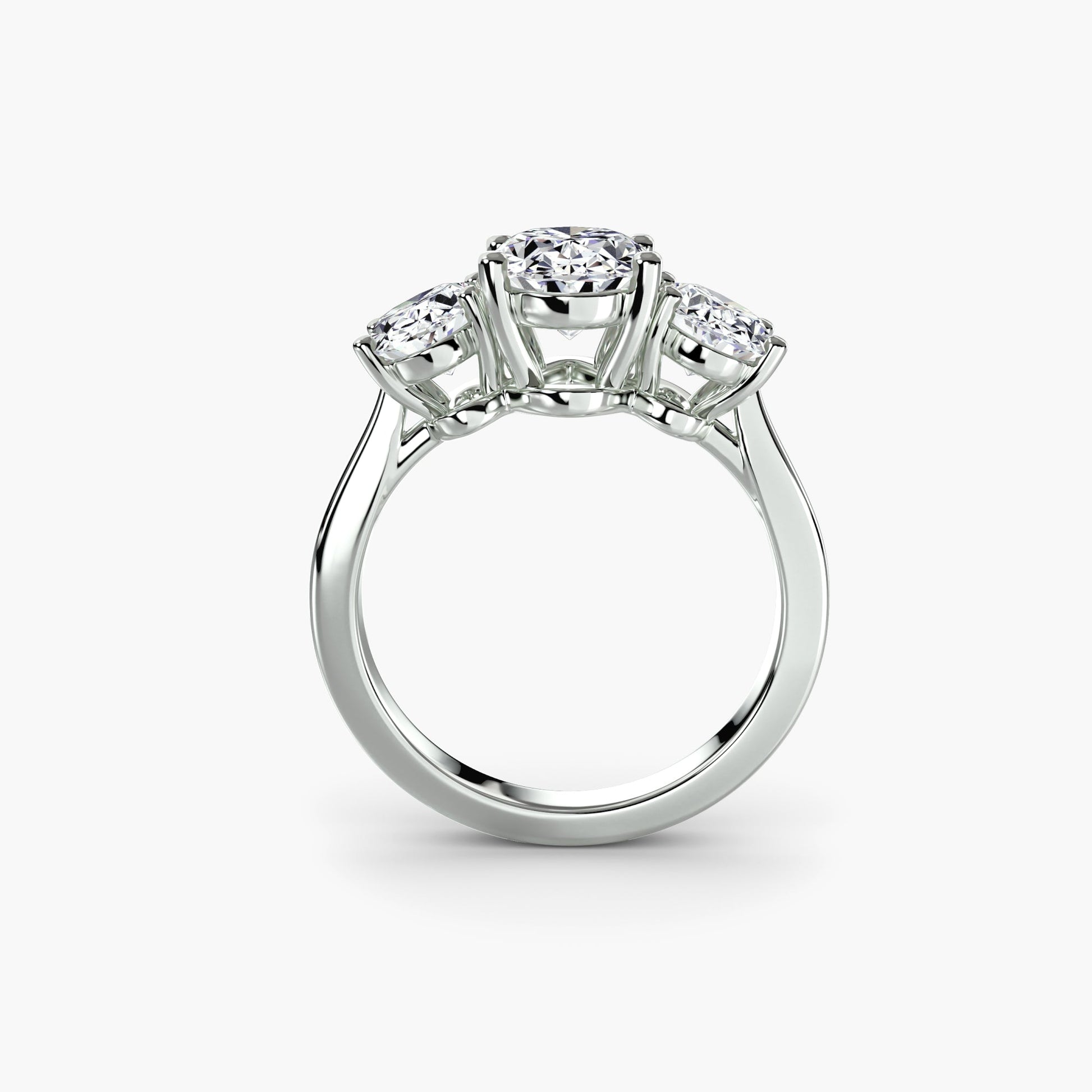 Brillantschliff Edelstein Ring in Gold – Frontansicht