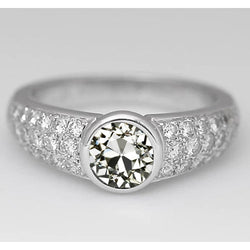 Diamant im Antik-Kissen-Schliff Solitär-Ring mit Akzenten 1,50