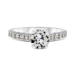 Luxuriöser Old Mine Cut Edler Diamant Solitär mit Seitensteinen