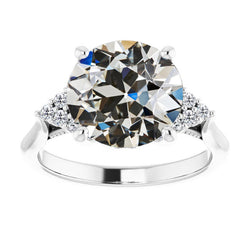 Handgefertigter Edler Diamant Solitär-Ring mit Akzenten 4,50