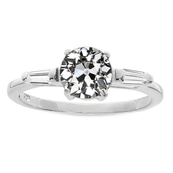 Exquisiter Dreisteinring 2 Karat – Hauptansicht