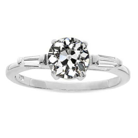 Exquisiter Dreisteinring 2 Karat – Hauptansicht