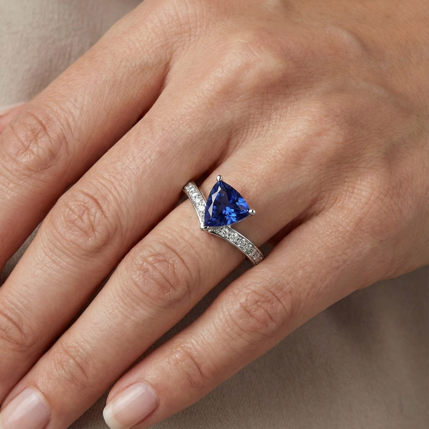 echter trillion diamant 2.50Karat ring auf Weiß