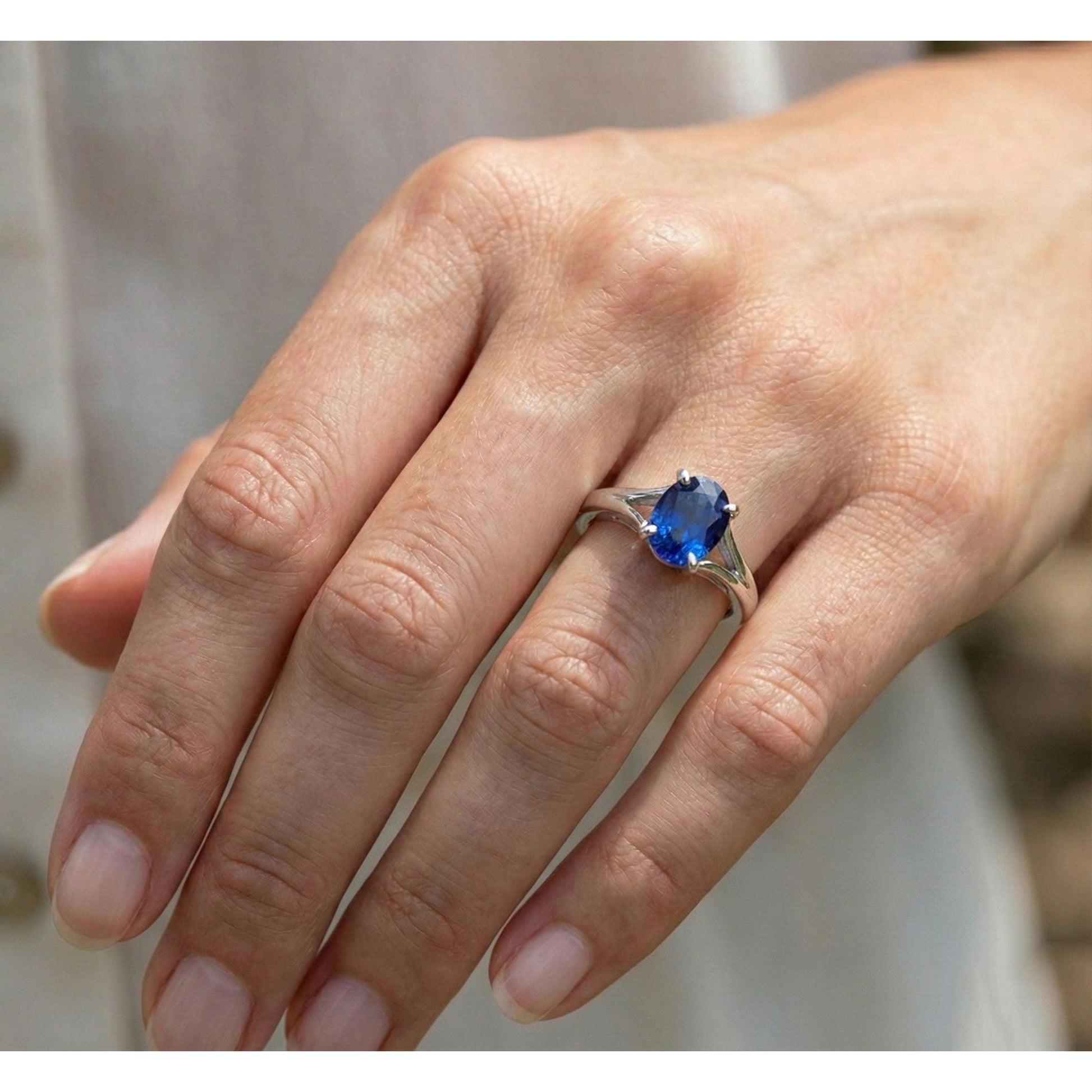 echter oval diamant 2Karat ring mit Diamantbesatz