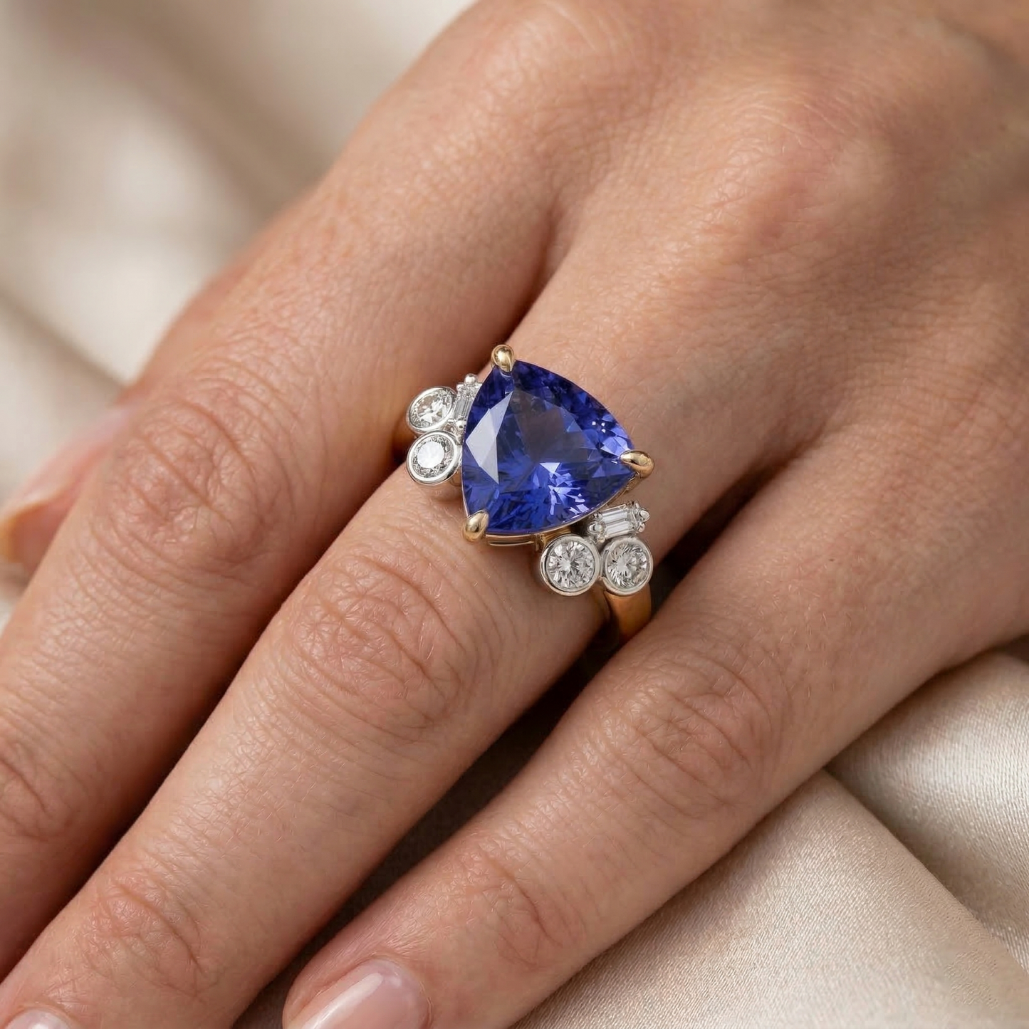 echter trillion diamant 6.10Karat ring auf Weiß