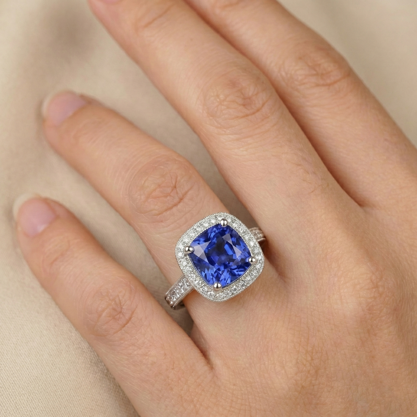 echter round saphir 3Karat ring mit Diamantbesatz