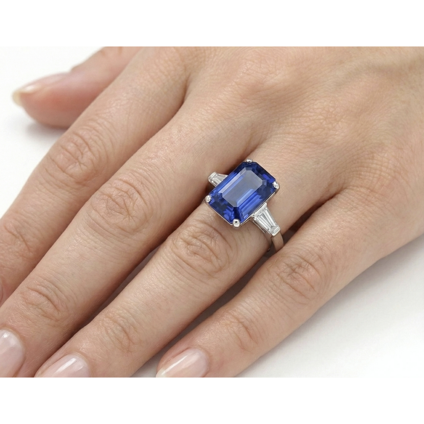 echter baguette diamant 4.50Karat ring auf Weiß