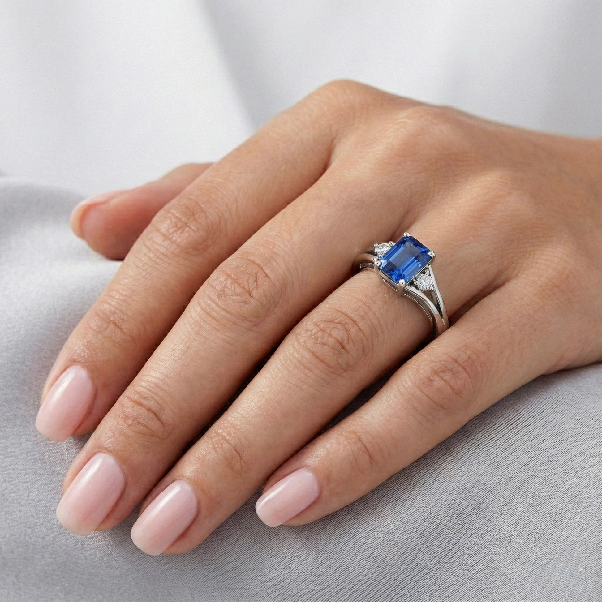 echter round diamant 2.50Karat ring auf Weiß